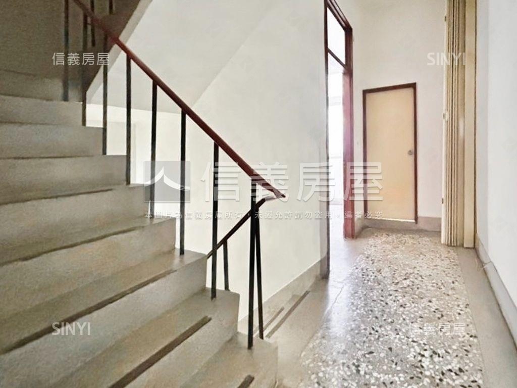 售，臨路內在美潛力透天房屋室內格局與周邊環境