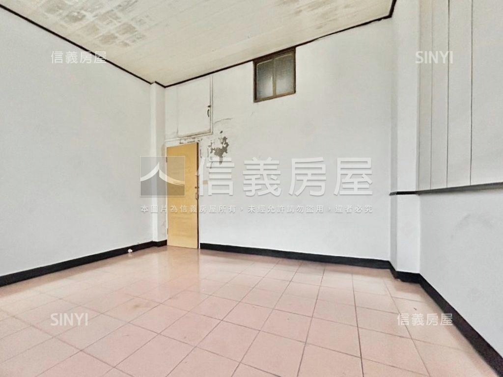 售，臨路內在美潛力透天房屋室內格局與周邊環境