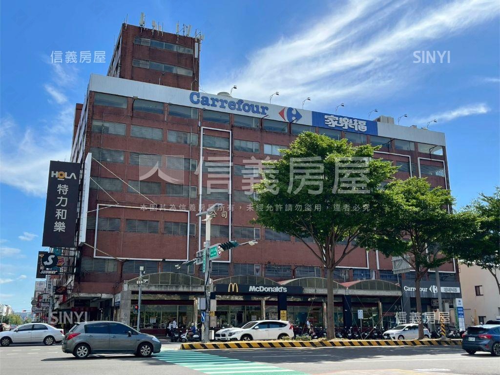 近家樂福雙面臨路角間店面房屋室內格局與周邊環境