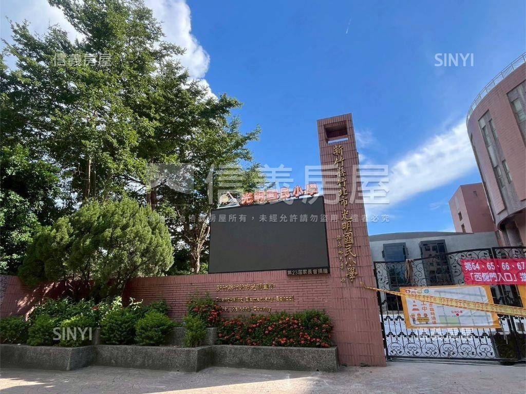 近家樂福雙面臨路角間店面房屋室內格局與周邊環境