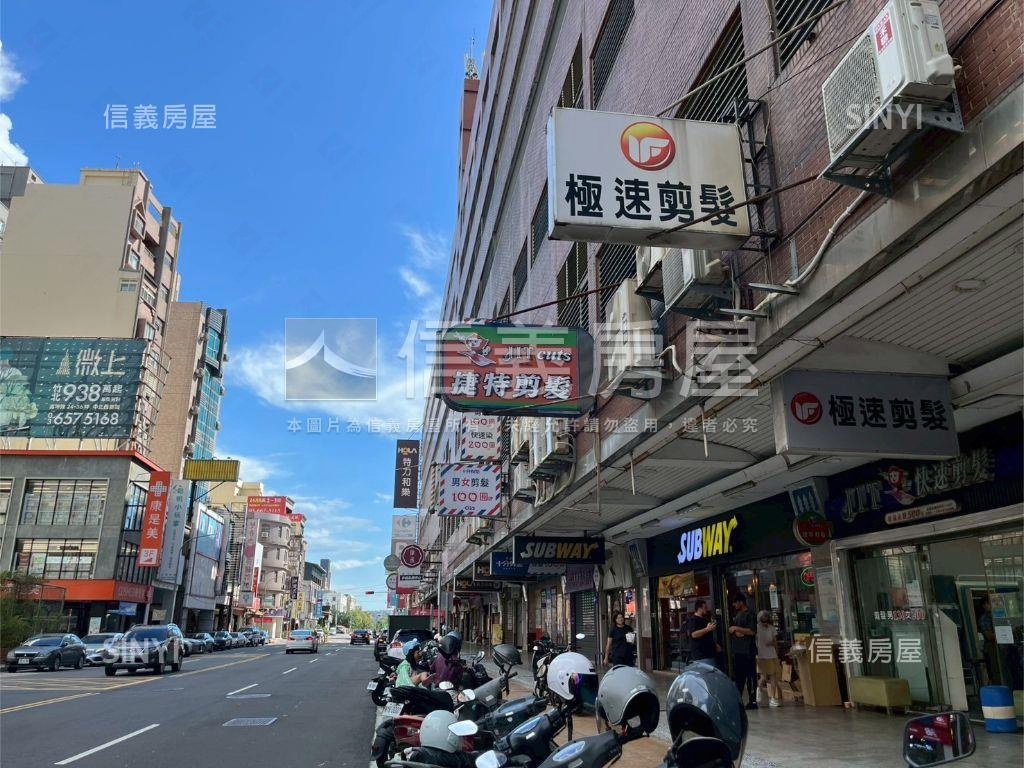 近家樂福雙面臨路角間店面房屋室內格局與周邊環境