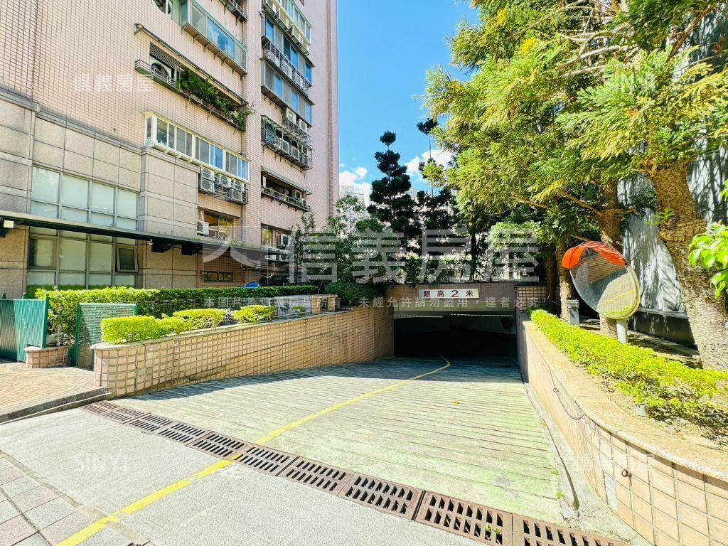 有管理的坡道平面車位房屋室內格局與周邊環境