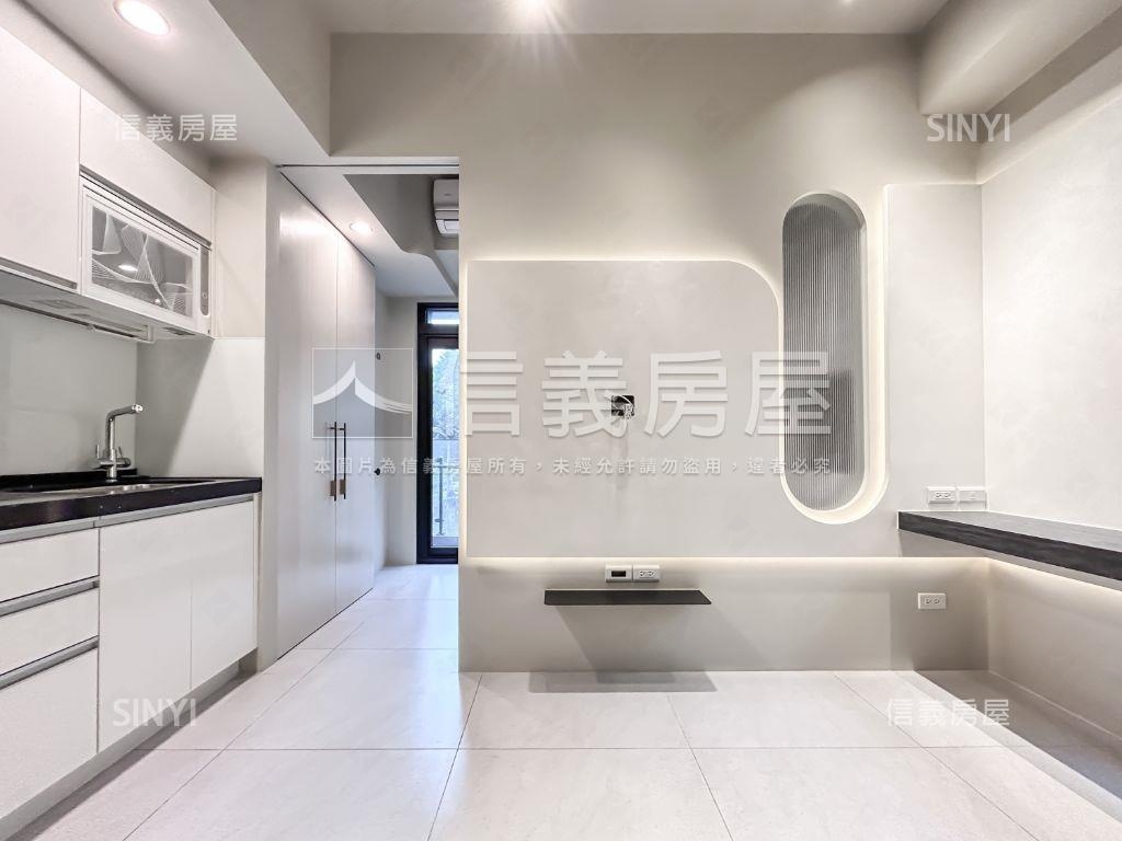 雙捷運輕屋齡小資精品宅房屋室內格局與周邊環境