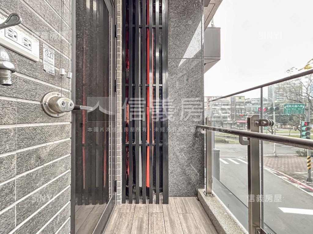 雙捷運輕屋齡小資精品宅房屋室內格局與周邊環境