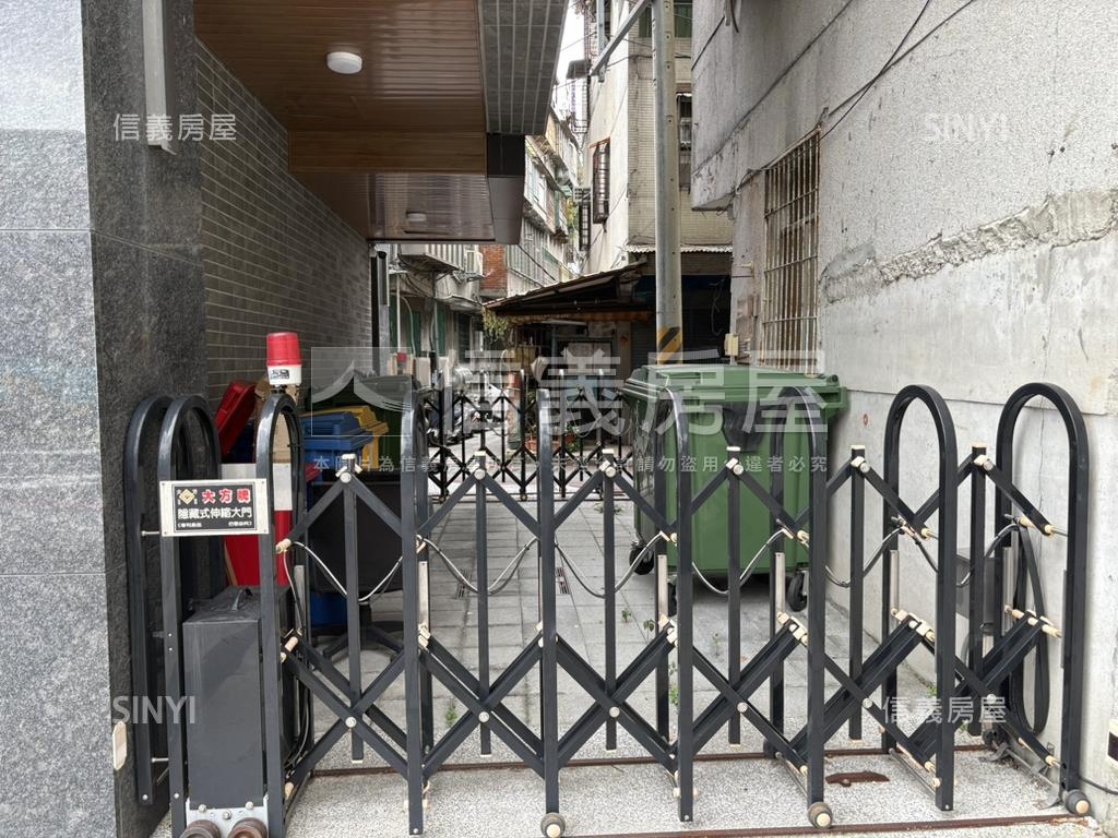 雙捷運輕屋齡小資精品宅房屋室內格局與周邊環境