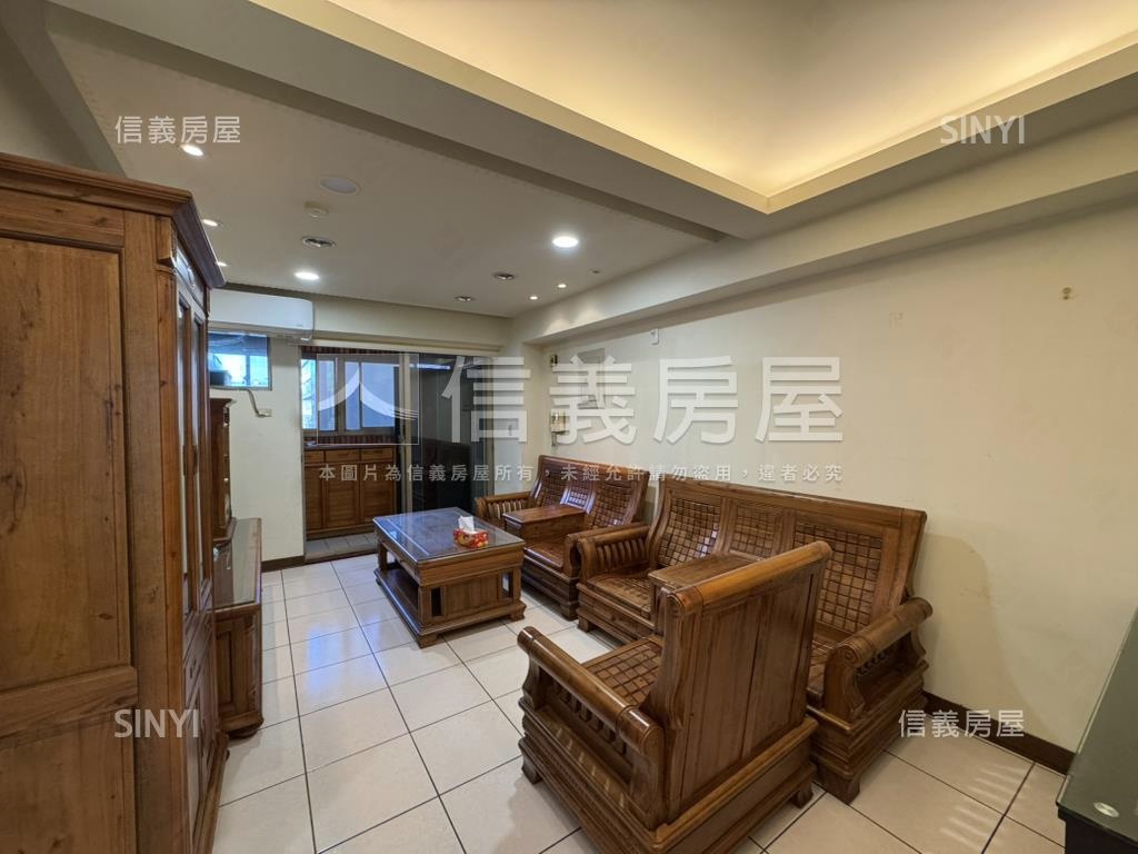 極品中華路美四房房屋室內格局與周邊環境