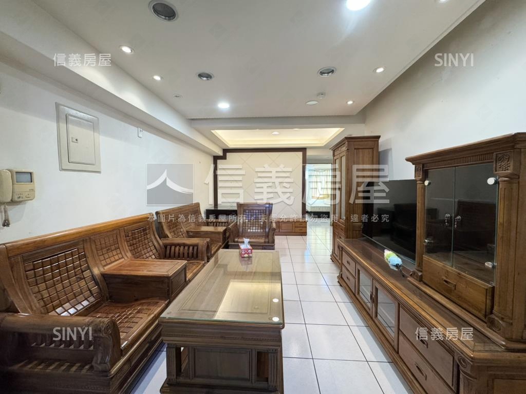 極品中華路美四房房屋室內格局與周邊環境