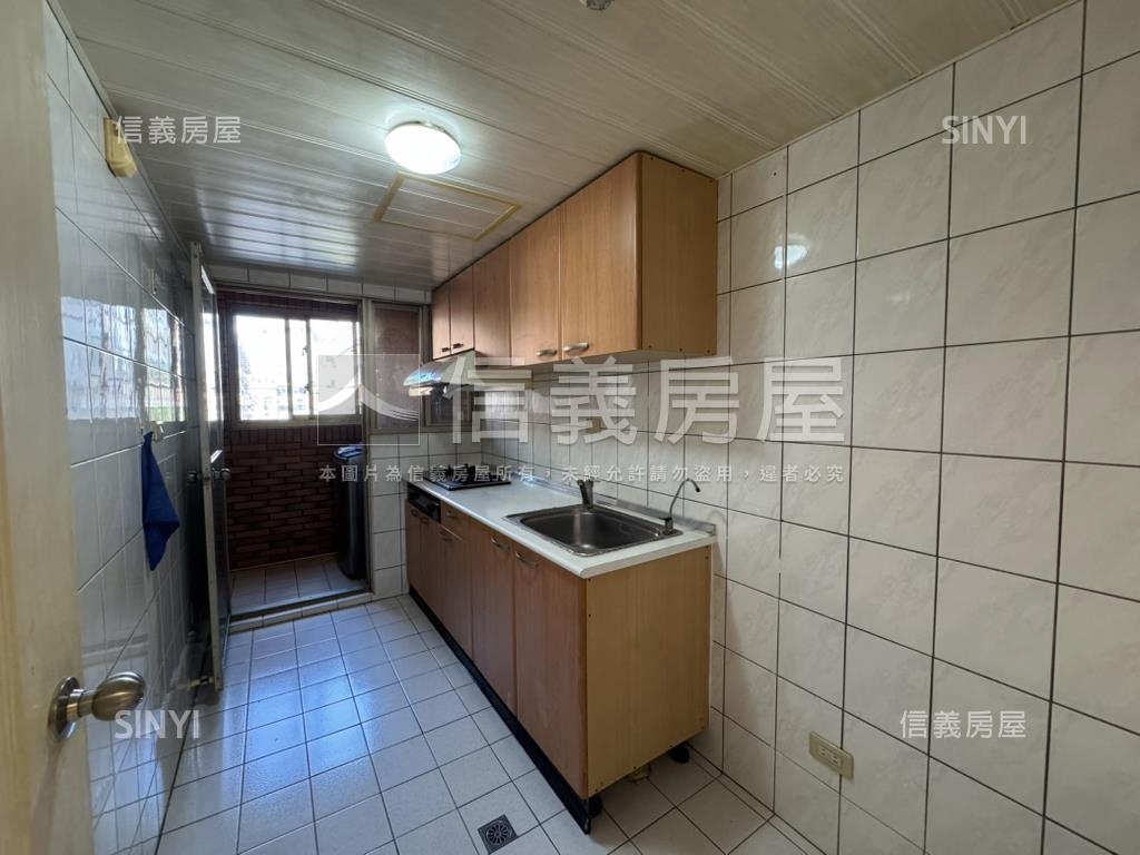 極品中華路美四房房屋室內格局與周邊環境