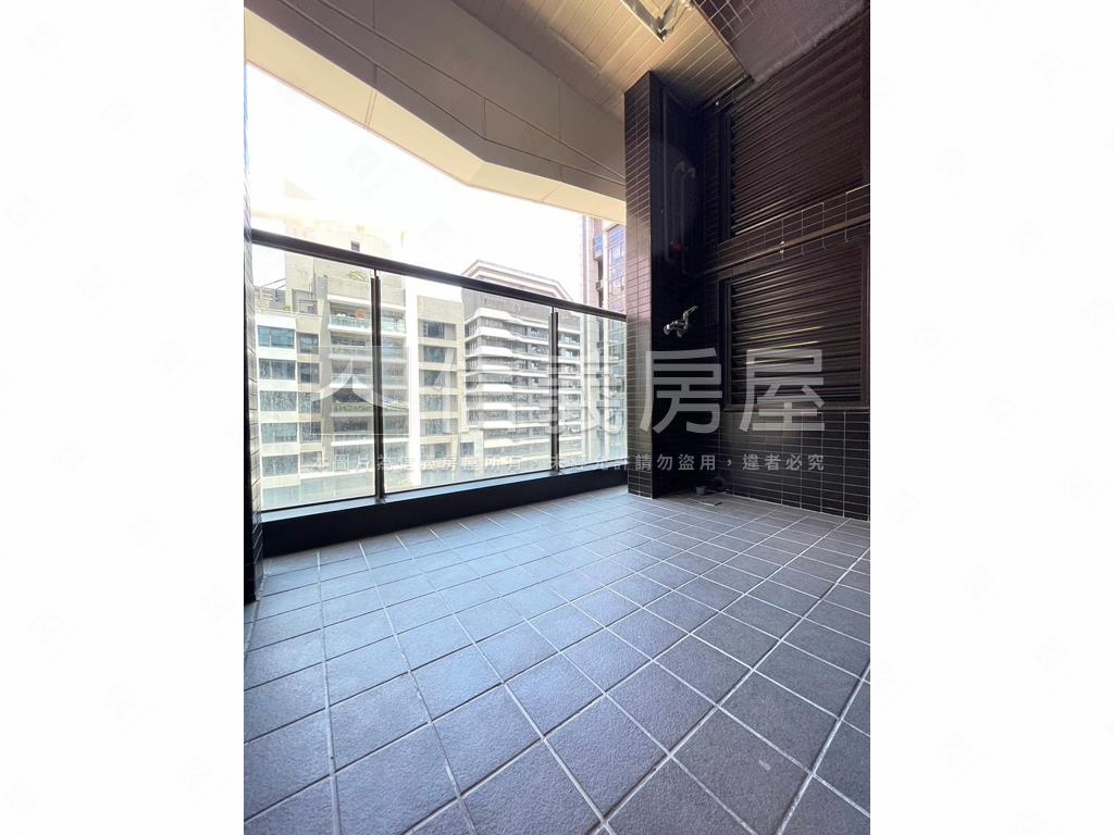 中央星鑽高樓層視野＋車位房屋室內格局與周邊環境