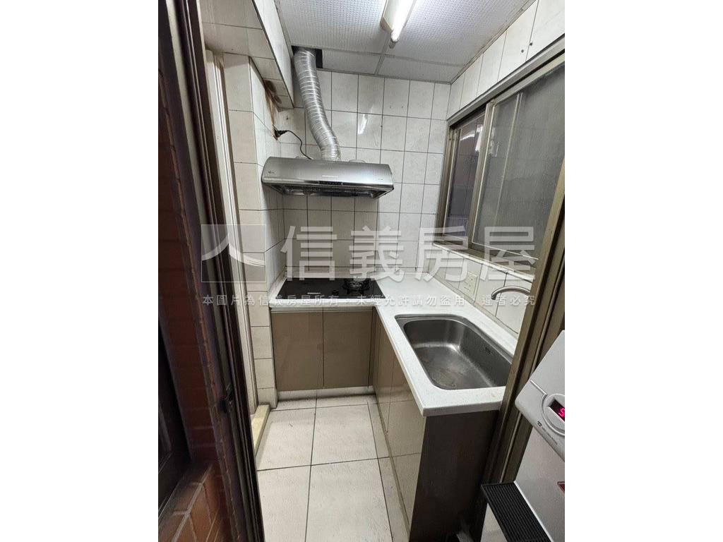 近捷運五期兩房車位房屋室內格局與周邊環境