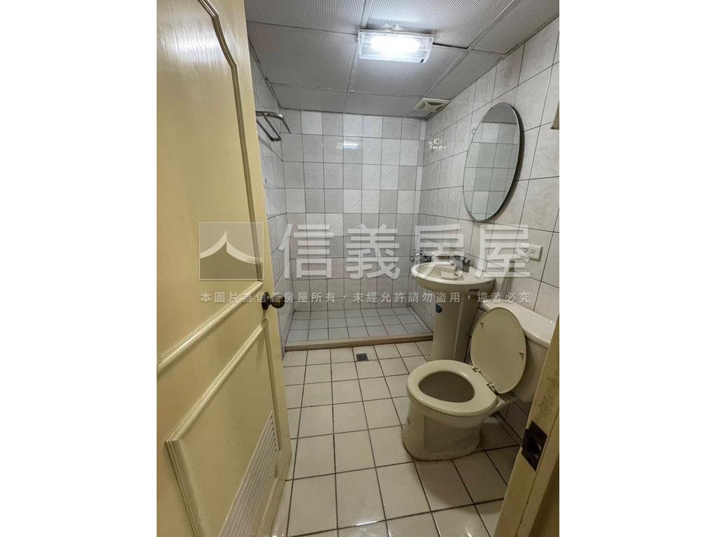 近捷運五期兩房車位房屋室內格局與周邊環境