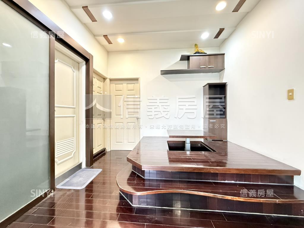 五期高樓三房附平面車位房屋室內格局與周邊環境