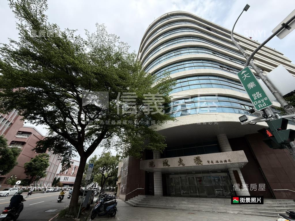 五期高樓三房附平面車位房屋室內格局與周邊環境