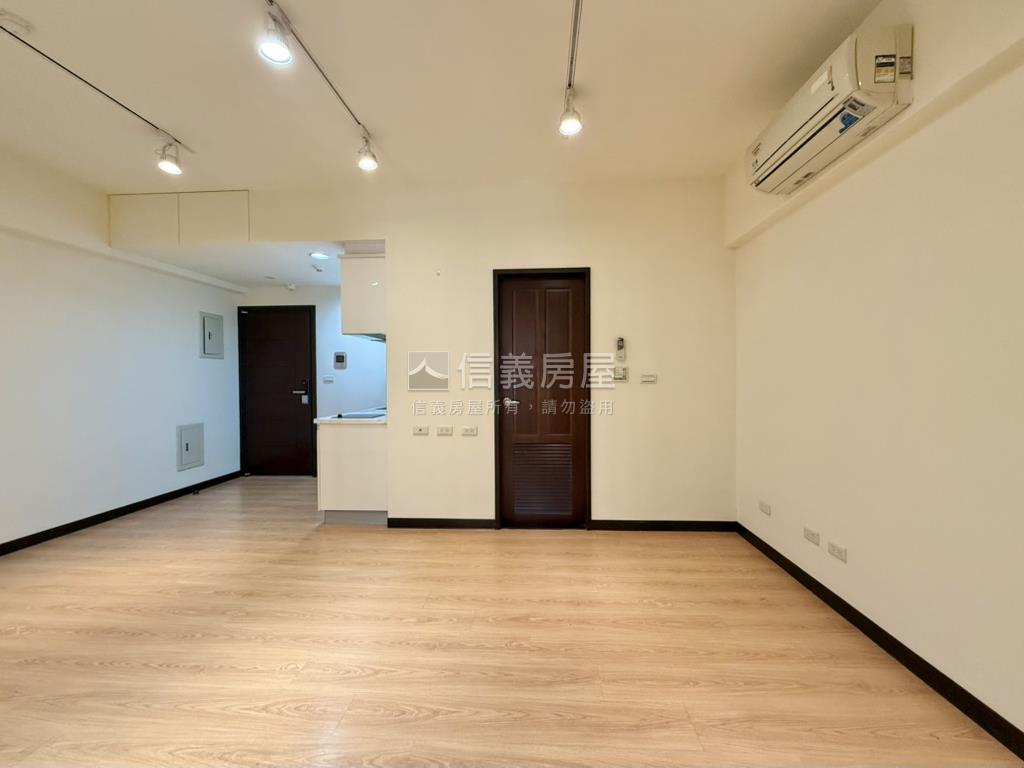 捷運新時代２房露臺有車位房屋室內格局與周邊環境