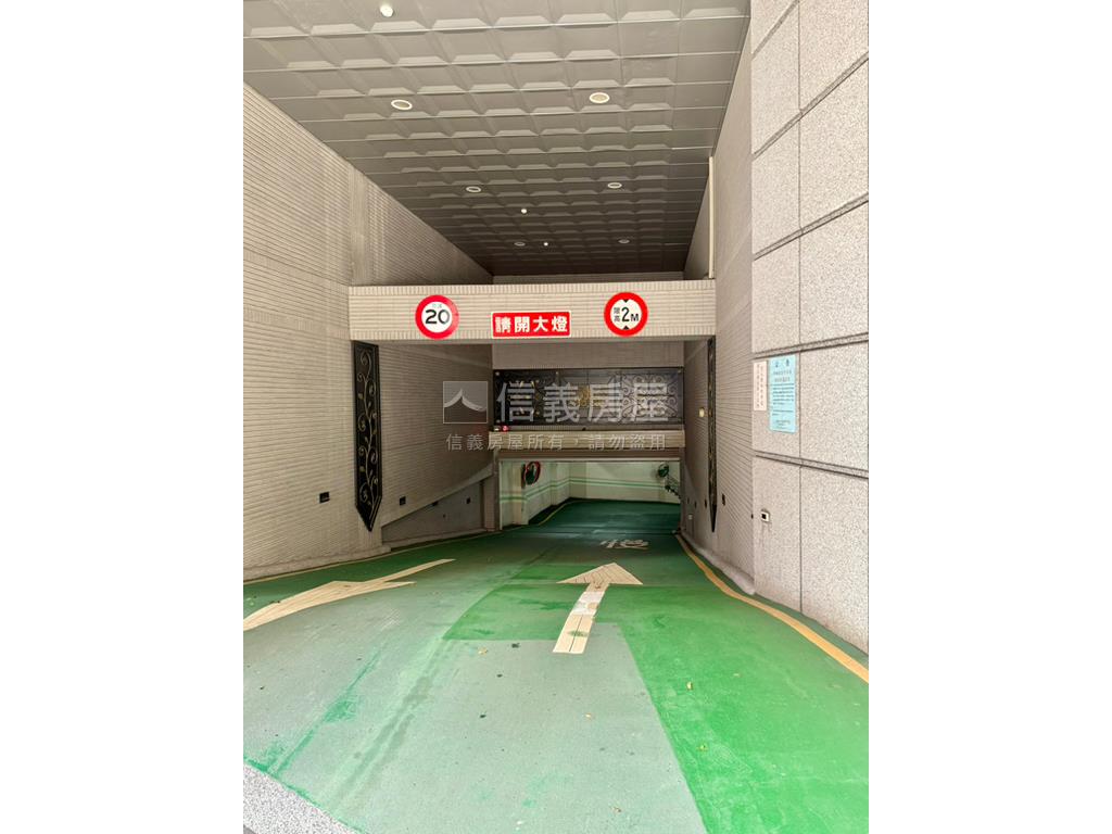 捷運新時代２房露臺有車位房屋室內格局與周邊環境