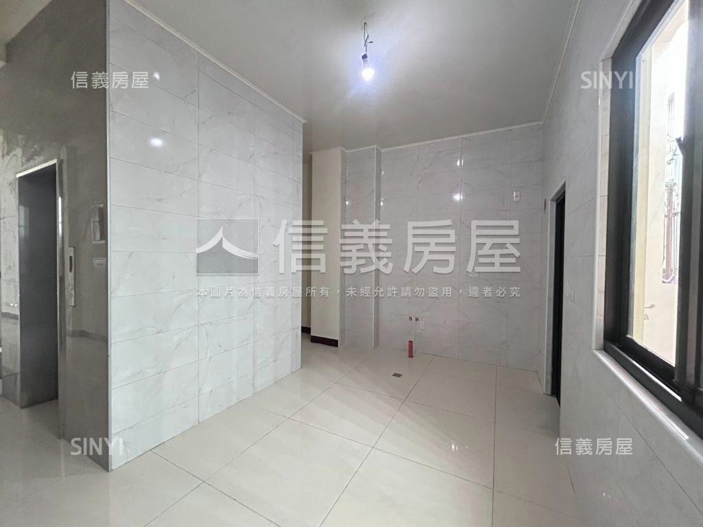 近宜欣國小臨路電梯別墅房屋室內格局與周邊環境