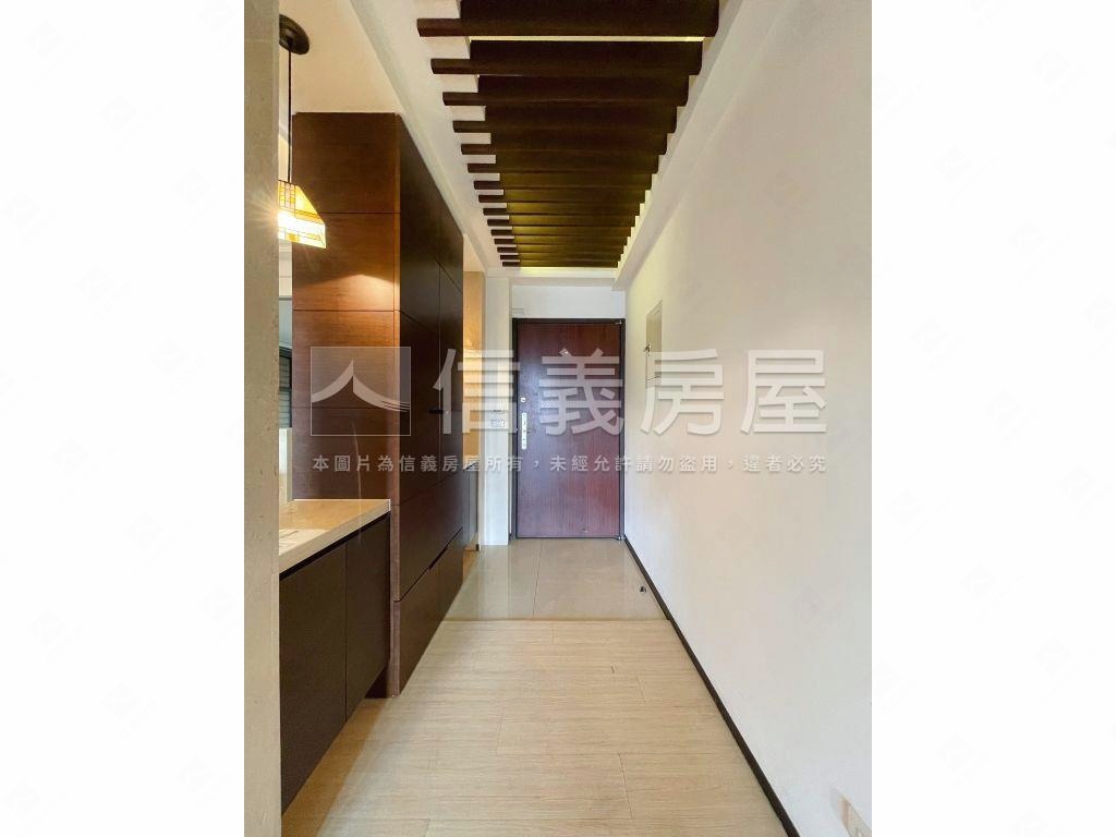 鄉林君悅後棟四房附雙平車房屋室內格局與周邊環境