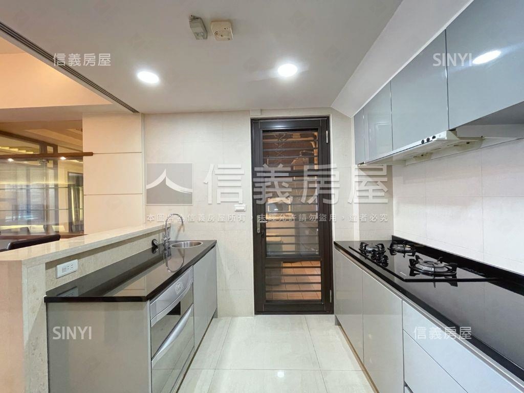 鄉林君悅後棟四房附雙平車房屋室內格局與周邊環境