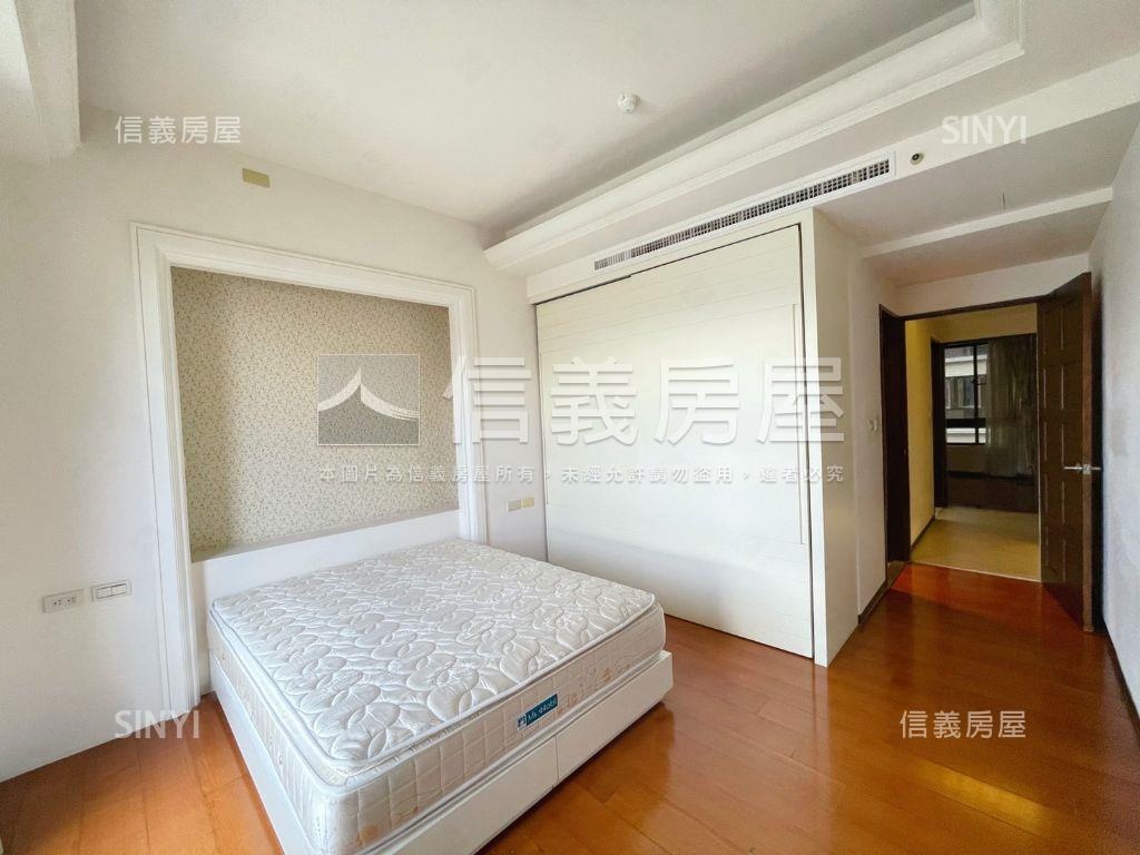 鄉林君悅後棟四房附雙平車房屋室內格局與周邊環境