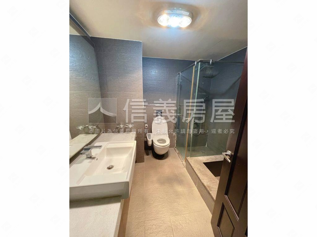 鄉林君悅後棟四房附雙平車房屋室內格局與周邊環境