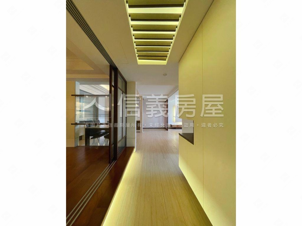 鄉林君悅後棟四房附雙平車房屋室內格局與周邊環境