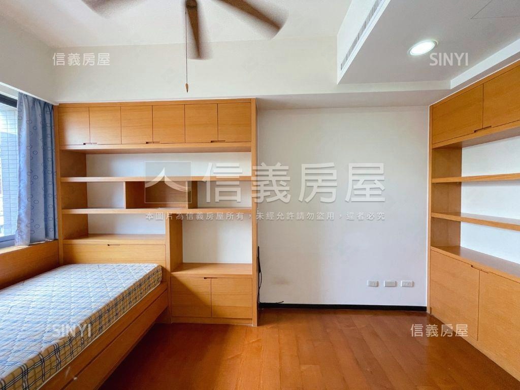 鄉林君悅後棟四房附雙平車房屋室內格局與周邊環境