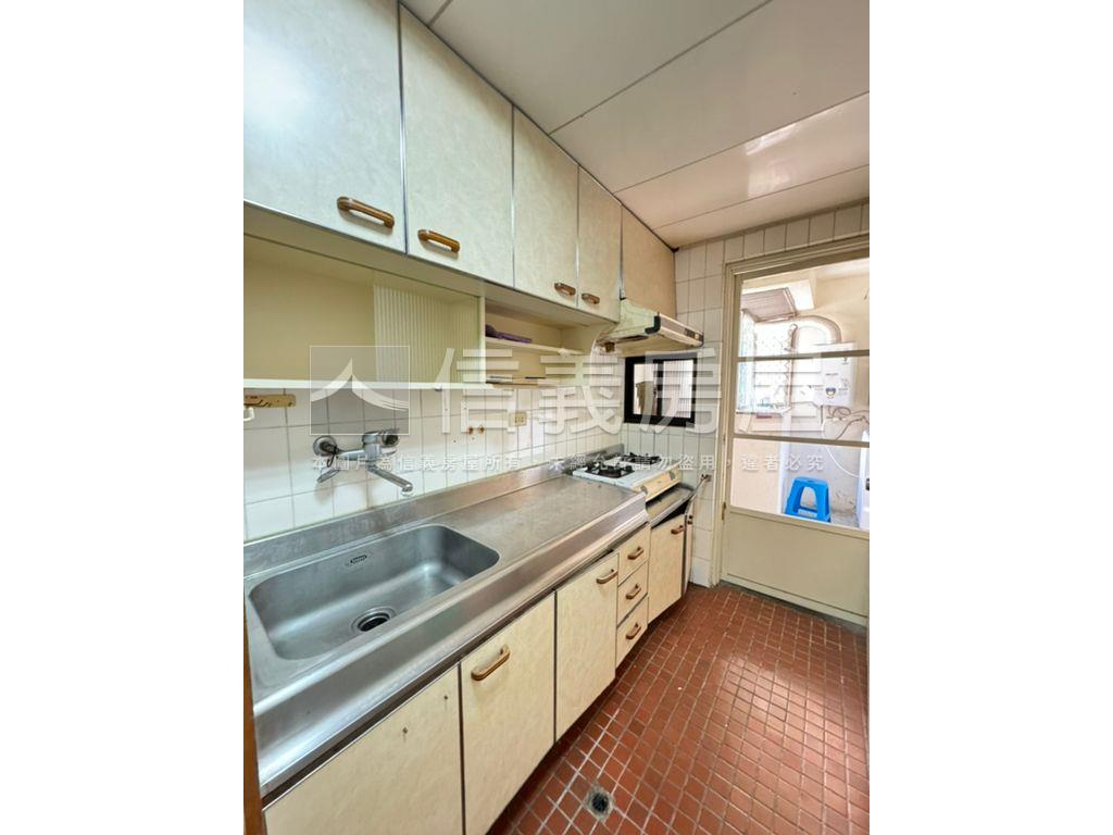 國泰美四房大空間再度降價房屋室內格局與周邊環境