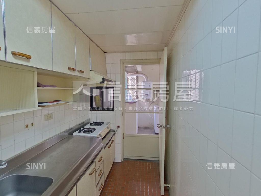 國泰美四房大空間再度降價房屋室內格局與周邊環境