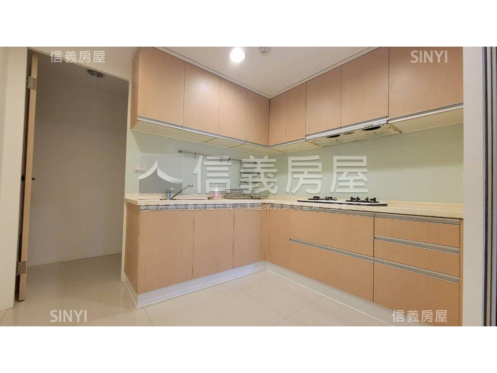 近車站捷運東園街四房車位房屋室內格局與周邊環境