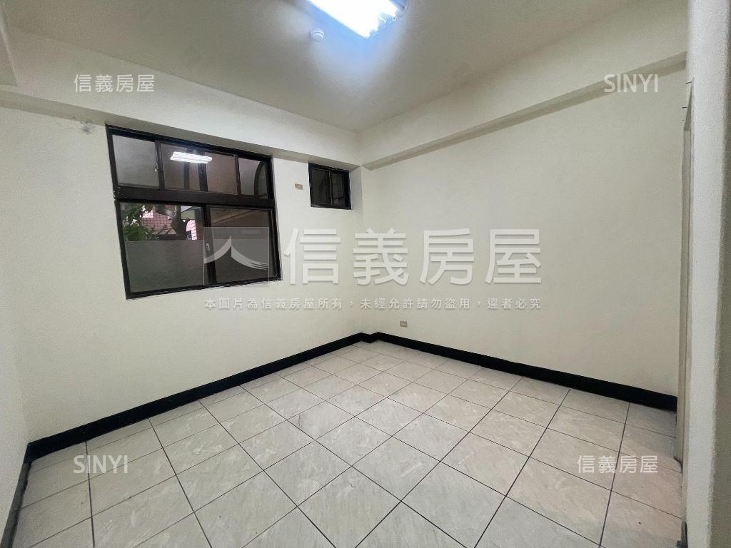 親密小貴族一樓房屋室內格局與周邊環境
