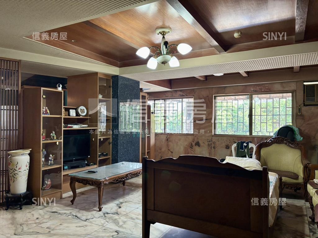 北區面公園角窗店面房屋室內格局與周邊環境