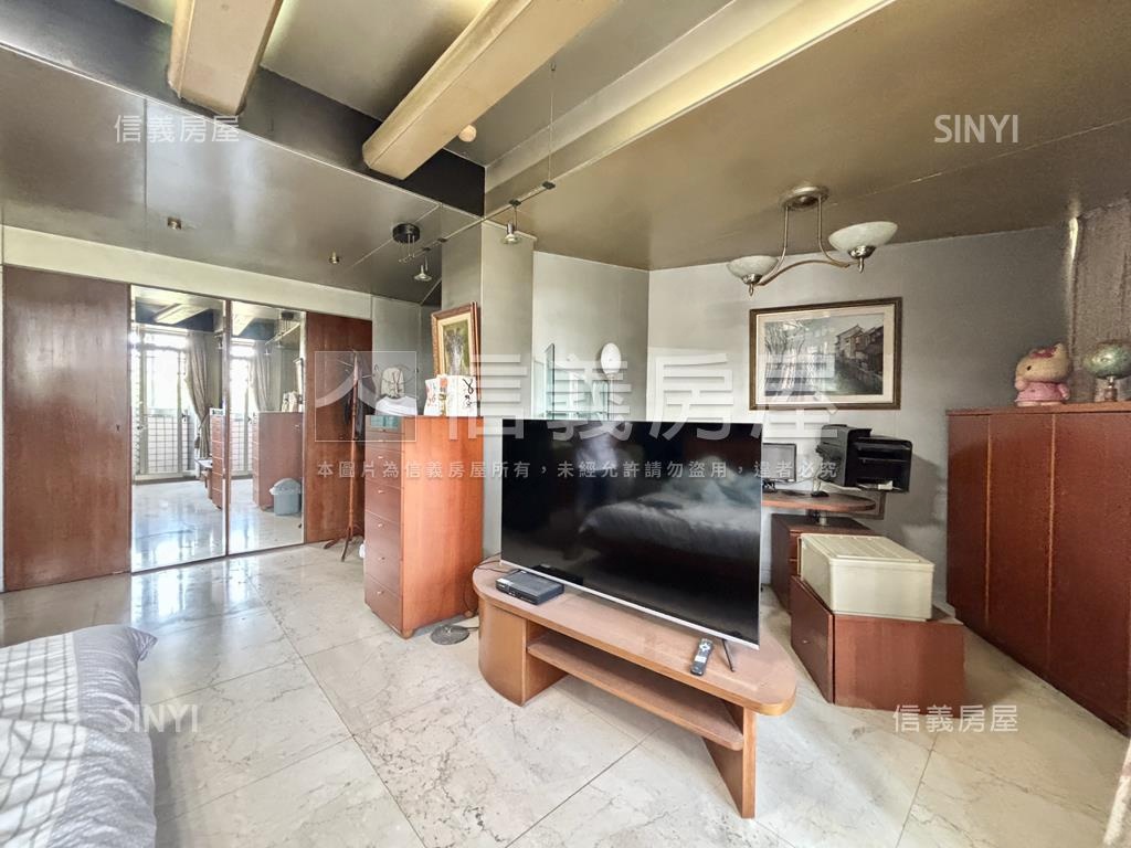 北區面公園角窗店面房屋室內格局與周邊環境