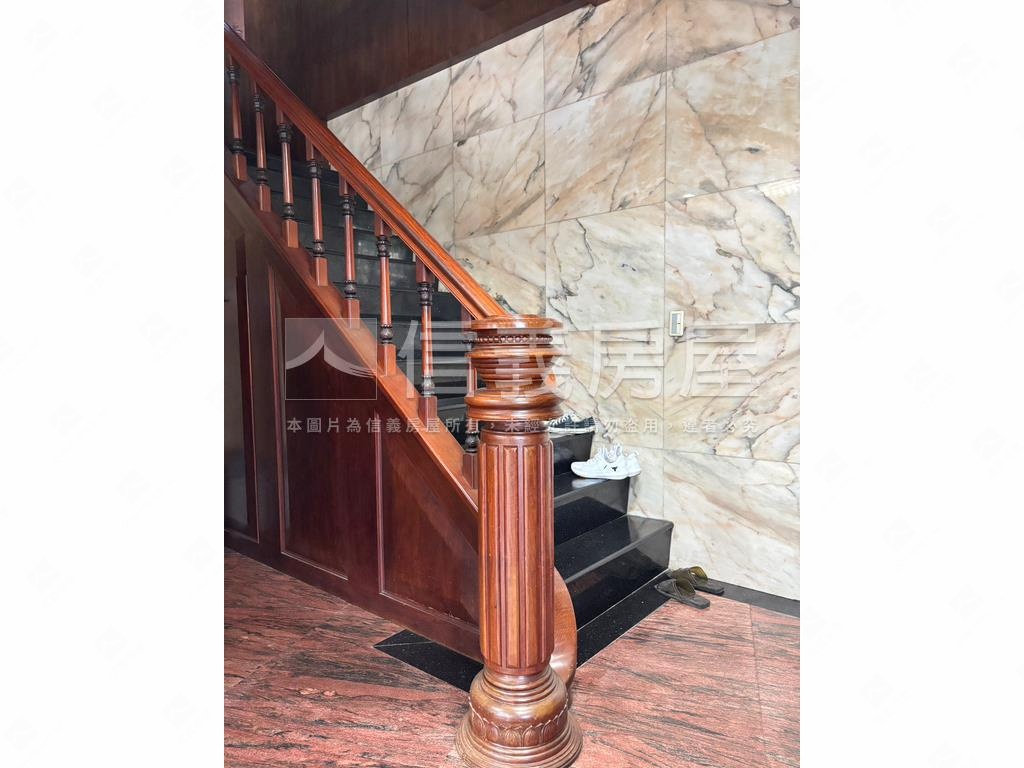 北區面公園角窗店面房屋室內格局與周邊環境