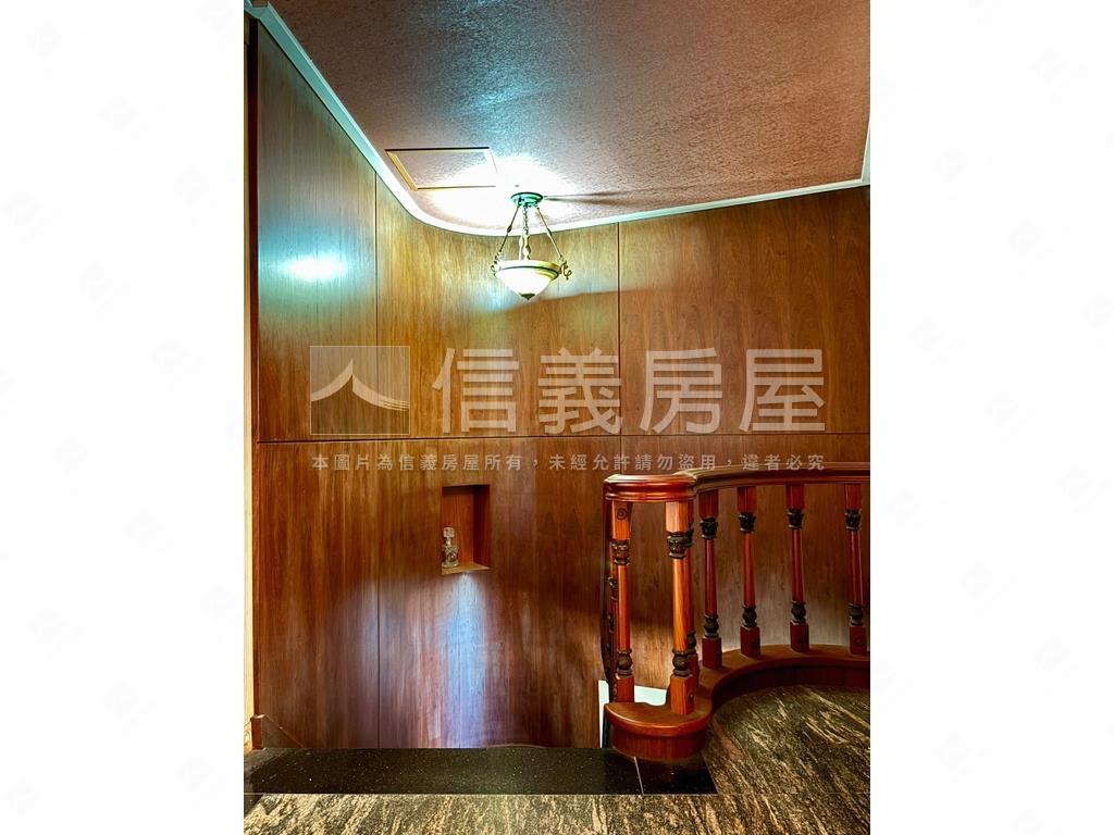 北區面公園角窗店面房屋室內格局與周邊環境