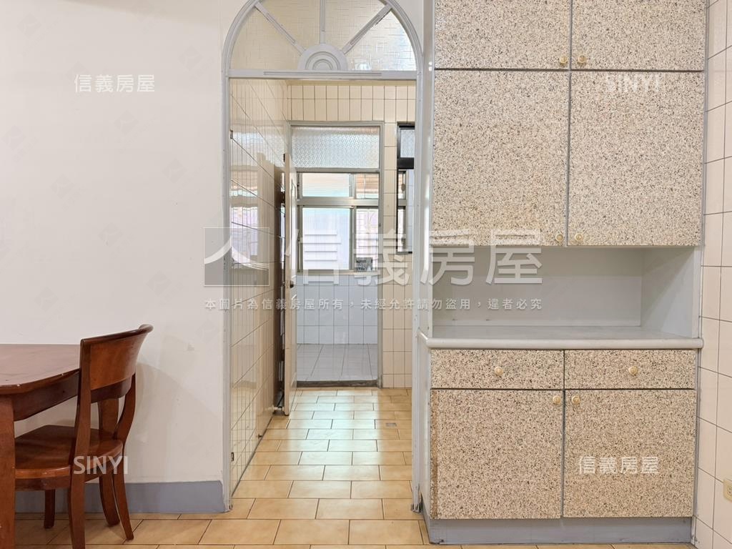 御花園‧前後陽台公寓三樓房屋室內格局與周邊環境