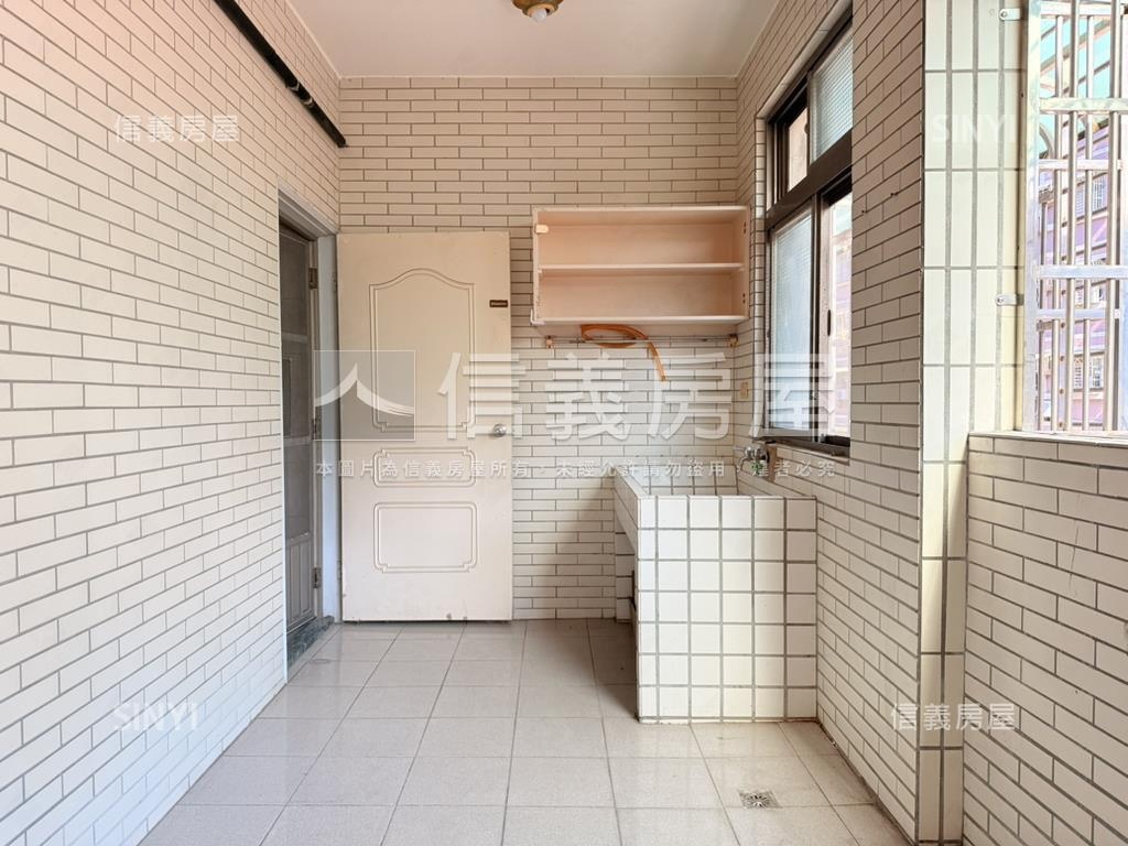 御花園‧前後陽台公寓三樓房屋室內格局與周邊環境