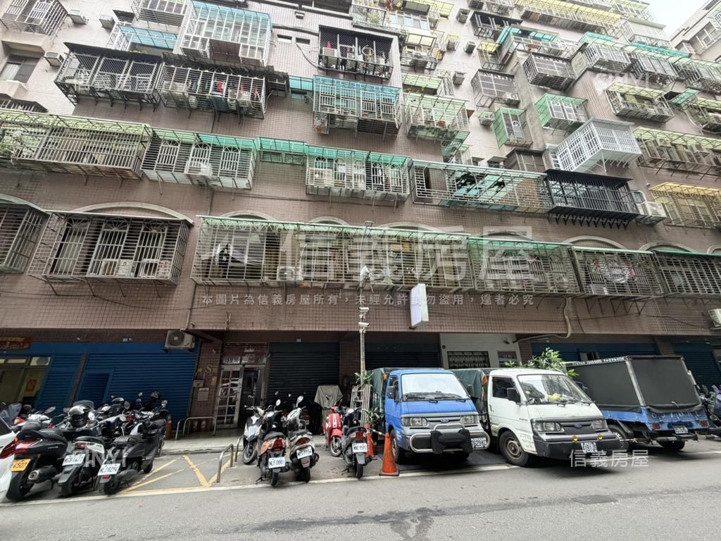 鈴木華城壹樓＋貳樓雙店面房屋室內格局與周邊環境