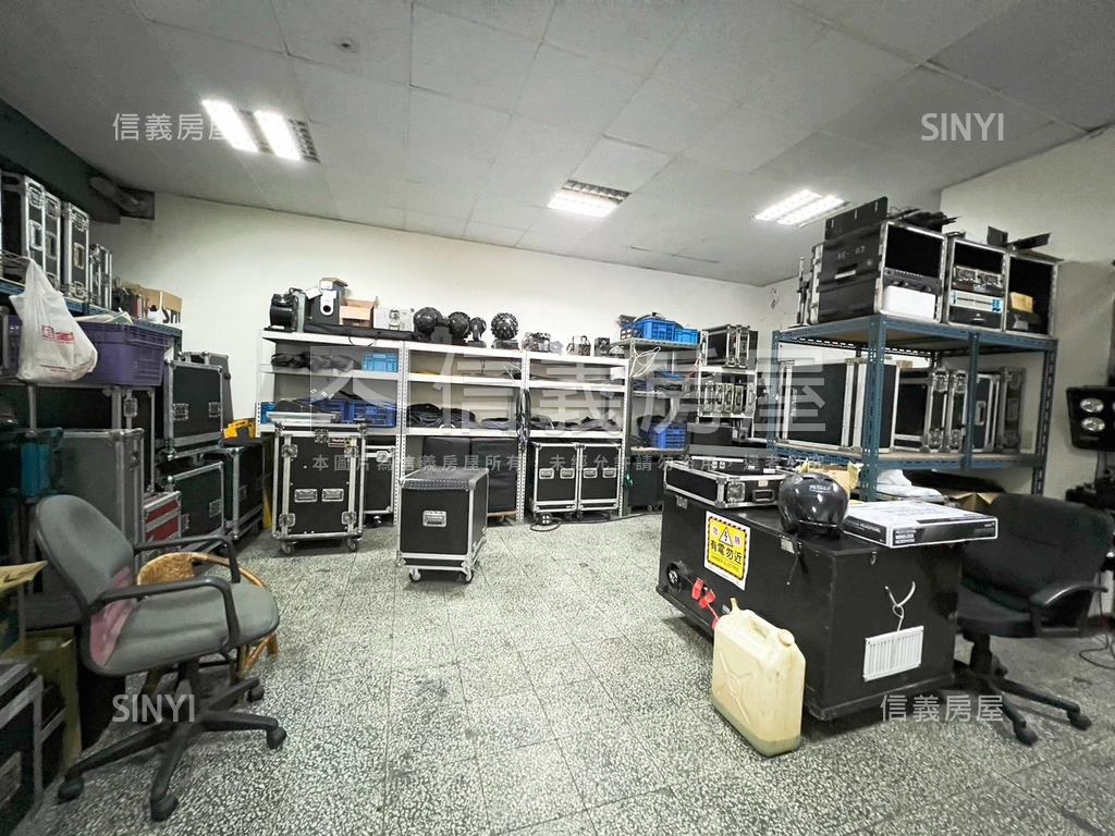 鈴木華城壹樓＋貳樓雙店面房屋室內格局與周邊環境