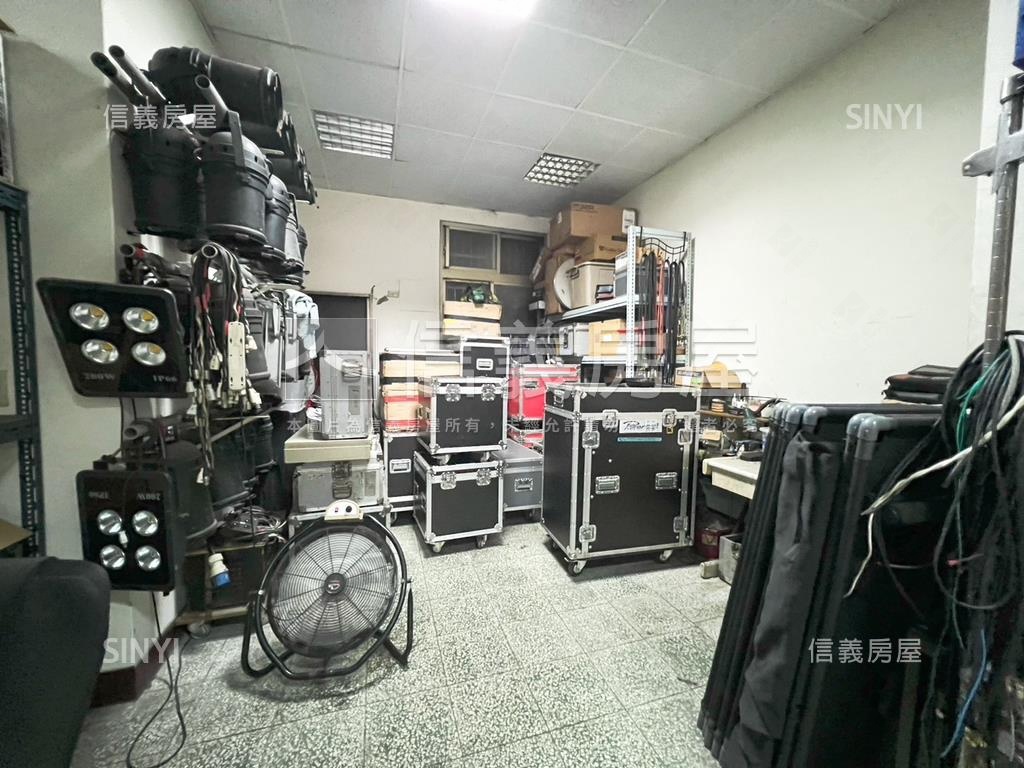 鈴木華城壹樓＋貳樓雙店面房屋室內格局與周邊環境