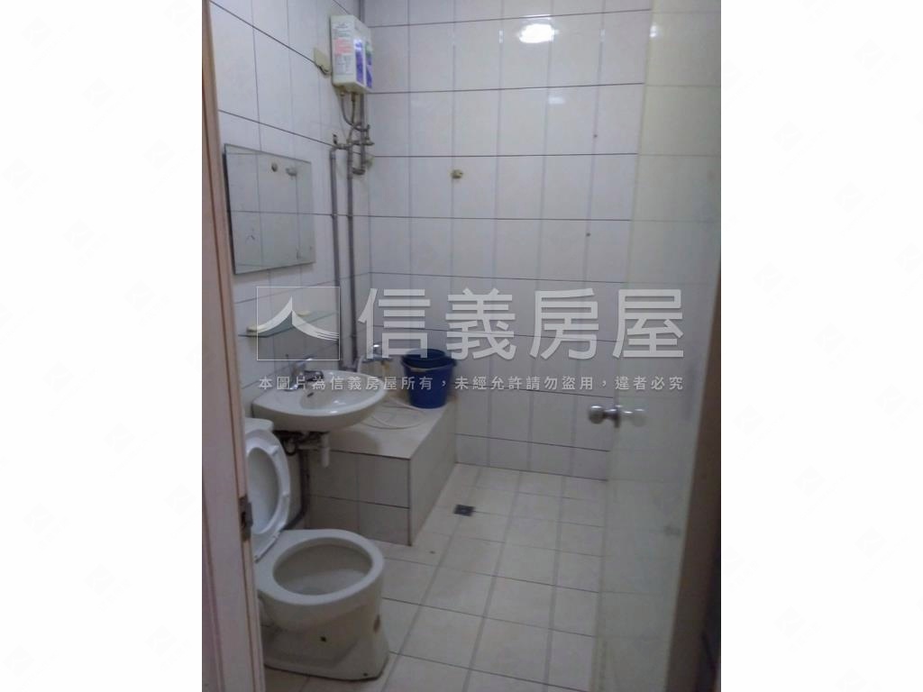 鈴木華城壹樓＋貳樓雙店面房屋室內格局與周邊環境