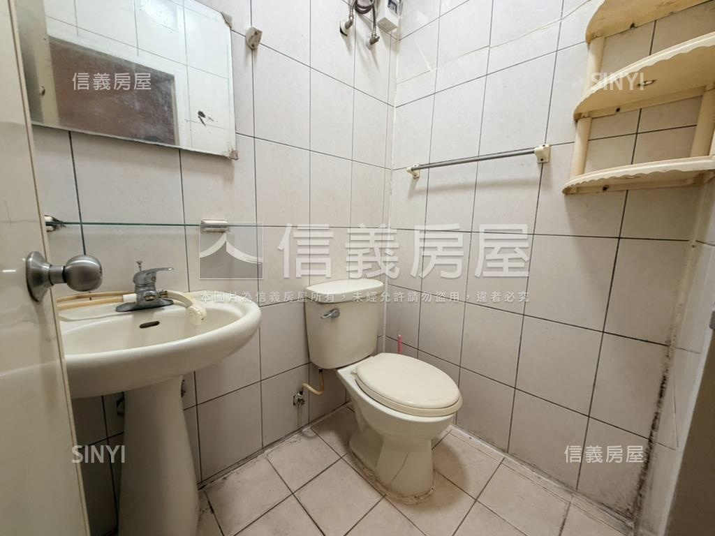 鈴木華城壹樓＋貳樓雙店面房屋室內格局與周邊環境