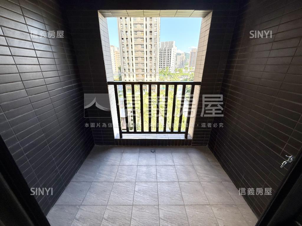 世界花園稀有朝南大坪數房屋室內格局與周邊環境