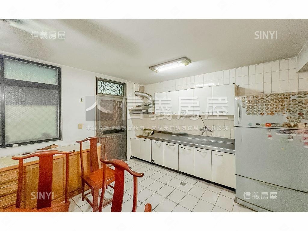 稀有松文街透天宅房屋室內格局與周邊環境