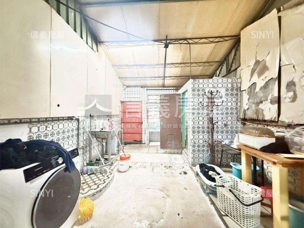 河堤。正街。騎樓透天房屋室內格局與周邊環境