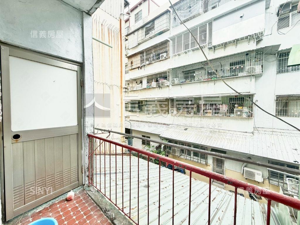河堤。正街。騎樓透天房屋室內格局與周邊環境