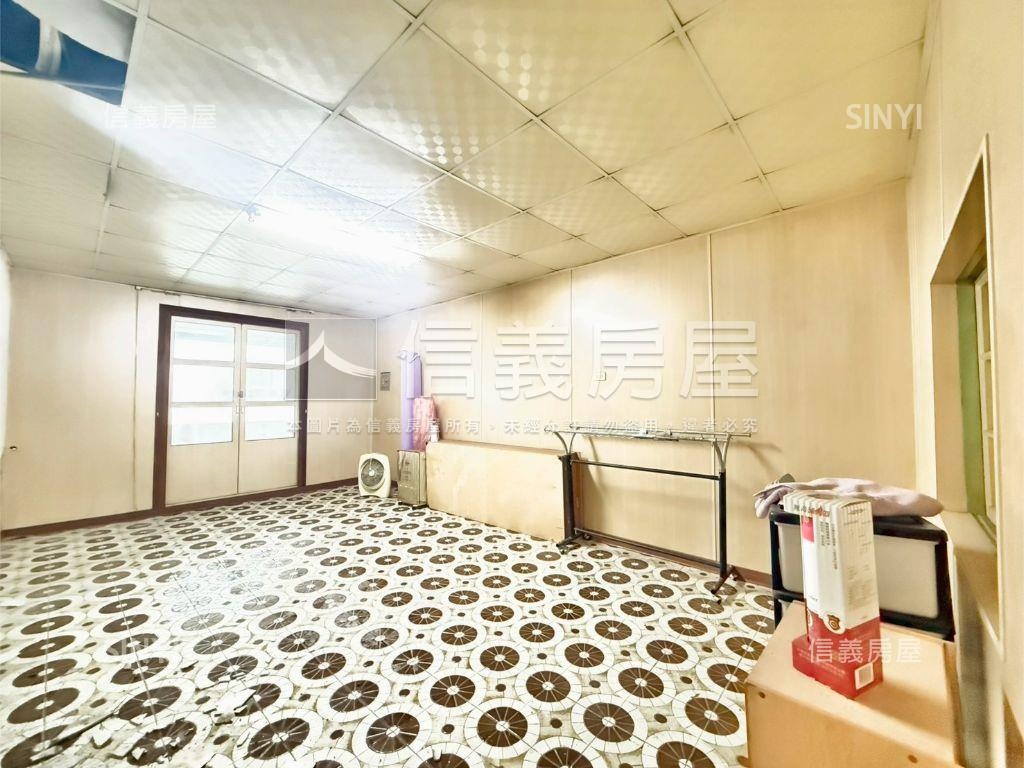 河堤。正街。騎樓透天房屋室內格局與周邊環境