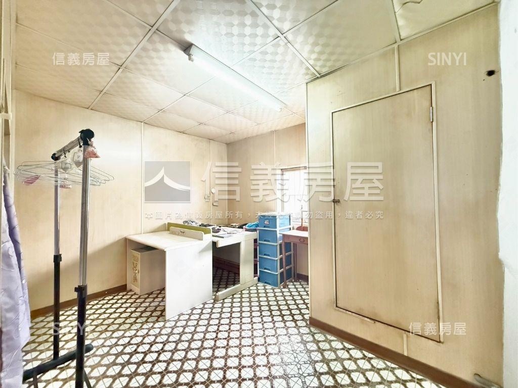 河堤。正街。騎樓透天房屋室內格局與周邊環境