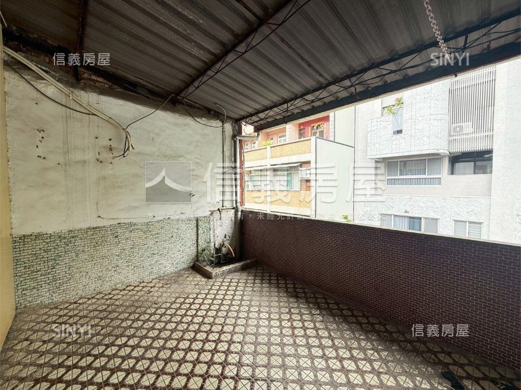 河堤。正街。騎樓透天房屋室內格局與周邊環境