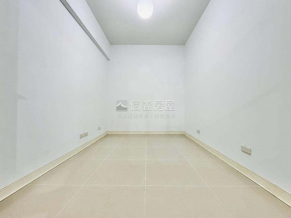 雙鳳邊間電梯兩房房屋室內格局與周邊環境
