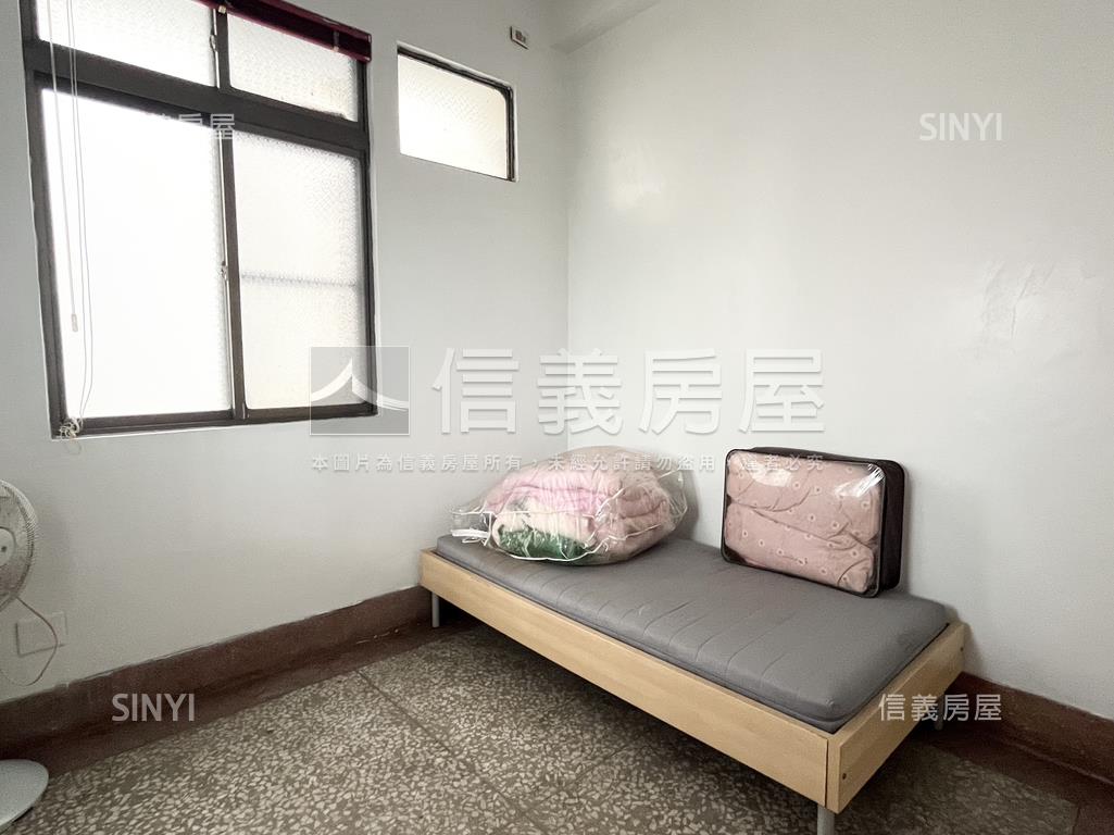 小港邊間大地坪透天房屋室內格局與周邊環境